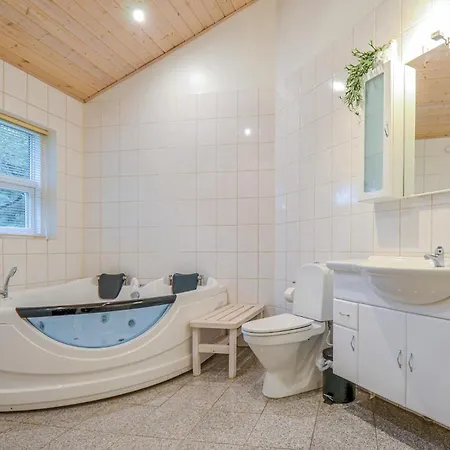 Holiday home Stunning In Ebeltoft With Kitchen *