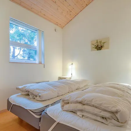 Stunning In Ebeltoft With Kitchen Holiday home *