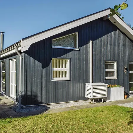 Stunning In Ebeltoft With Kitchen Holiday home