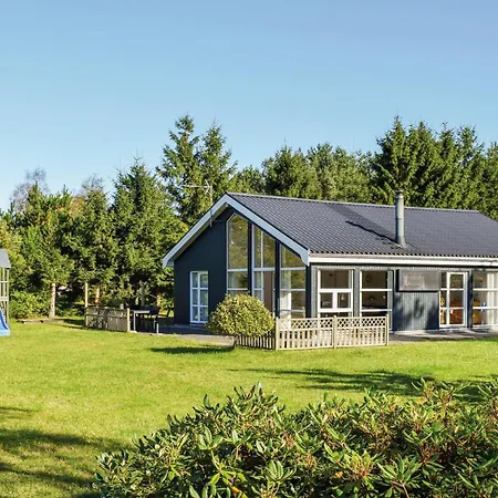 Stunning In Ebeltoft With Kitchen Holiday home Oksenmolle